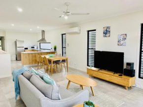 DAYDREAMING Airlie Beach, Water views & only 200m to boardwalk., Cannonvale